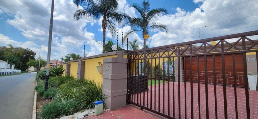 4 Bedroom Property for Sale in New Redruth Gauteng