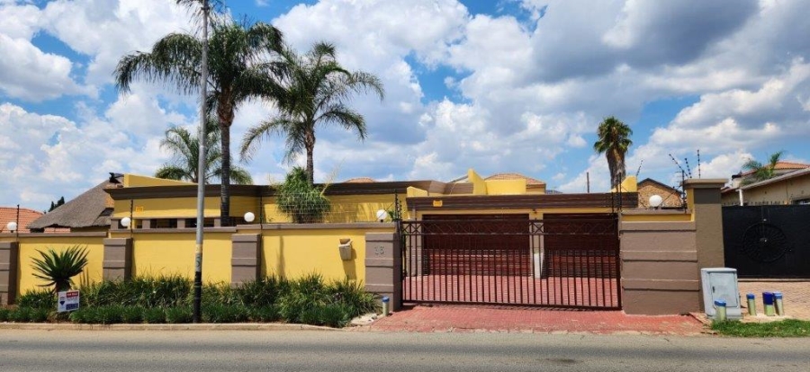 4 Bedroom Property for Sale in New Redruth Gauteng