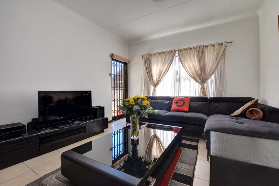 2 Bedroom Property for Sale in Ruimsig Gauteng
