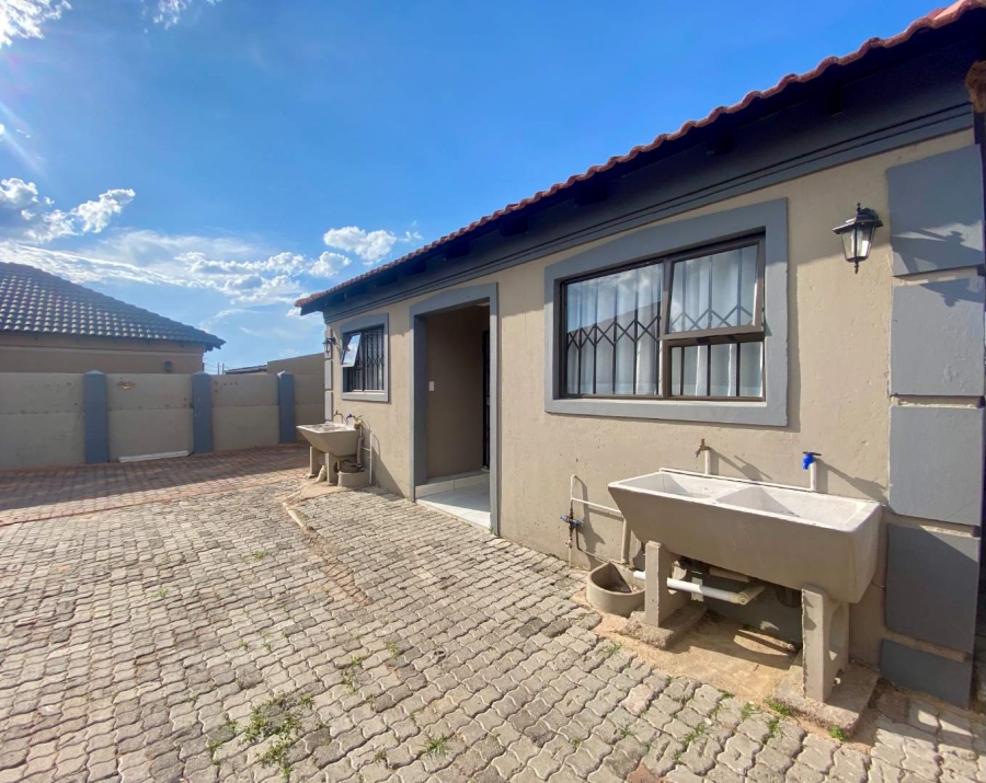 To Let 1 Bedroom Property for Rent in Goudrand Gauteng