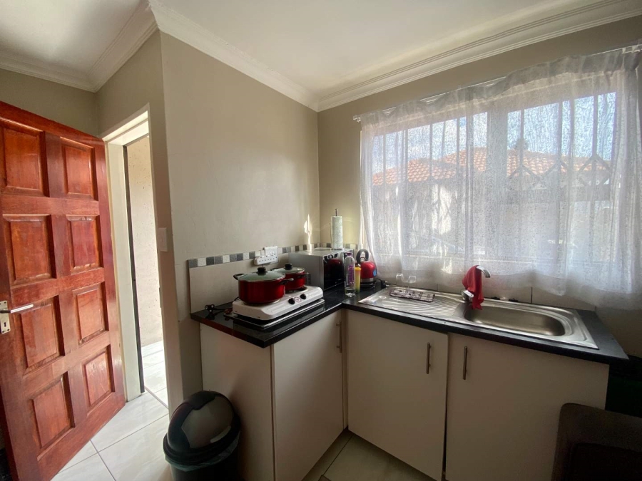 To Let 1 Bedroom Property for Rent in Goudrand Gauteng