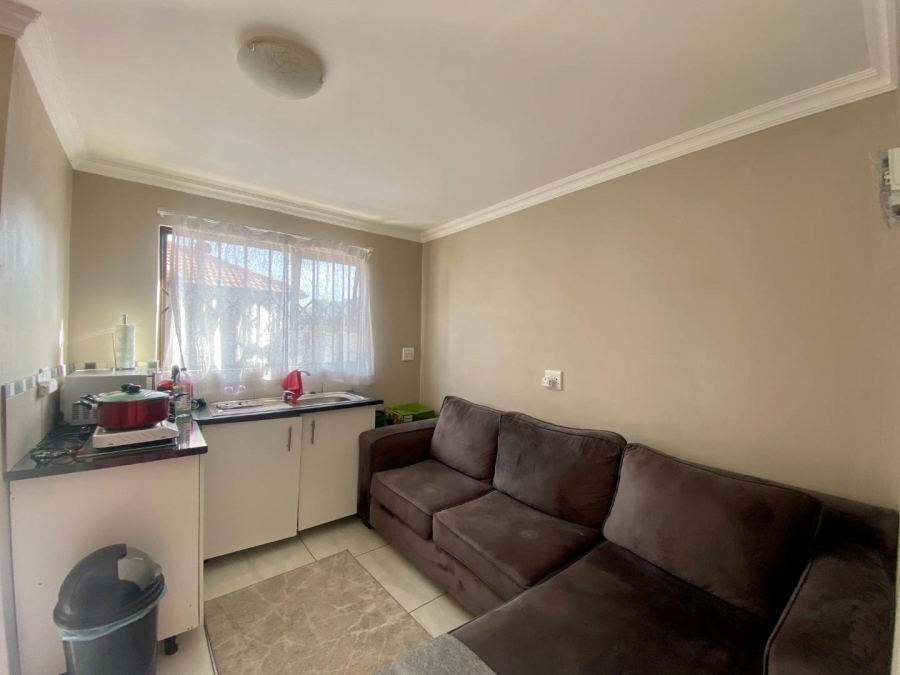 To Let 1 Bedroom Property for Rent in Goudrand Gauteng