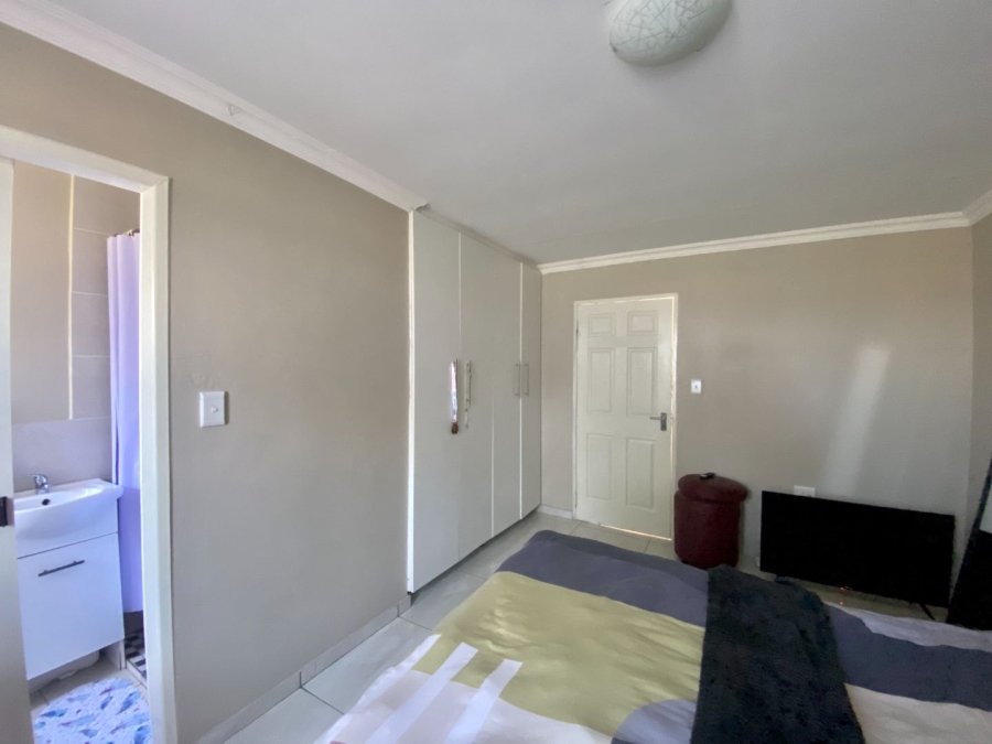 To Let 1 Bedroom Property for Rent in Goudrand Gauteng