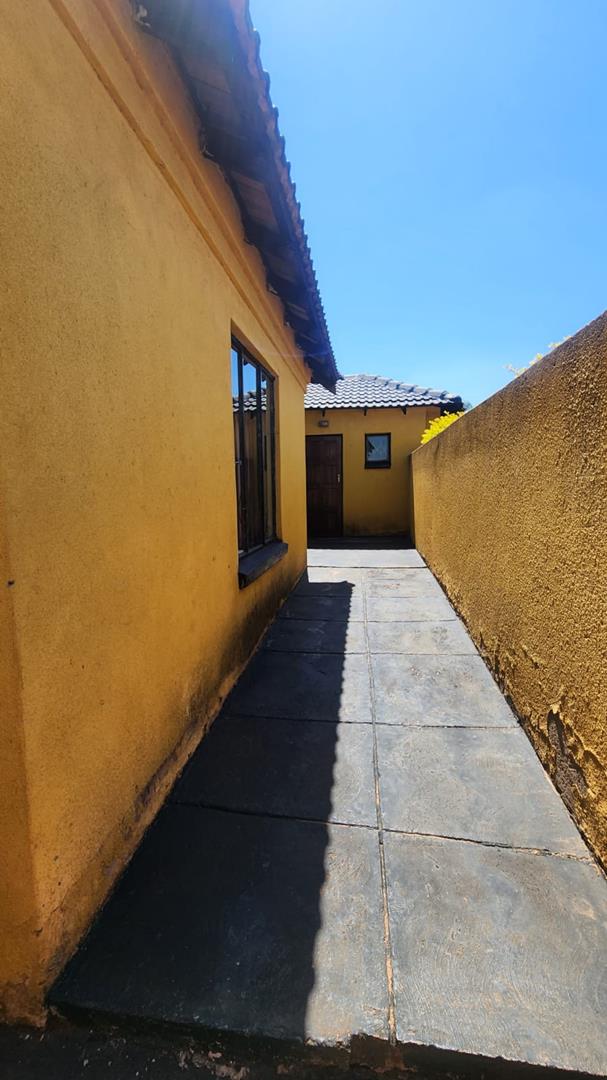 3 Bedroom Property for Sale in Rosslyn Gauteng