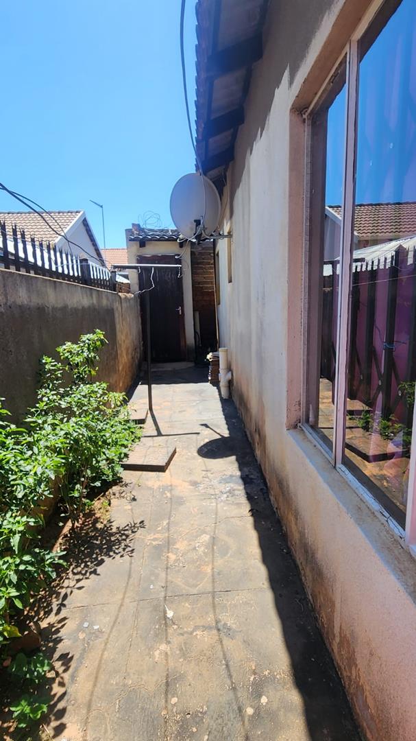 3 Bedroom Property for Sale in Rosslyn Gauteng