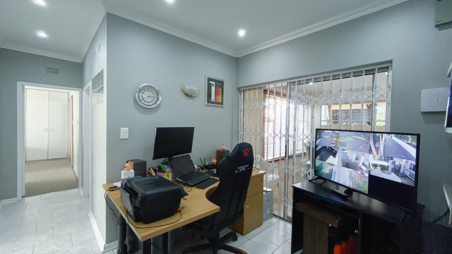 3 Bedroom Property for Sale in Linmeyer Gauteng