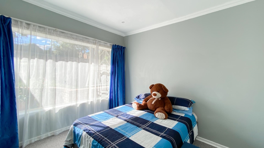3 Bedroom Property for Sale in Linmeyer Gauteng
