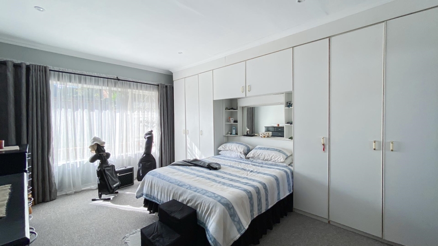 3 Bedroom Property for Sale in Linmeyer Gauteng