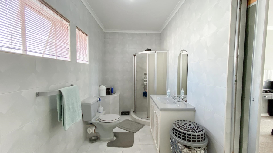 3 Bedroom Property for Sale in Linmeyer Gauteng