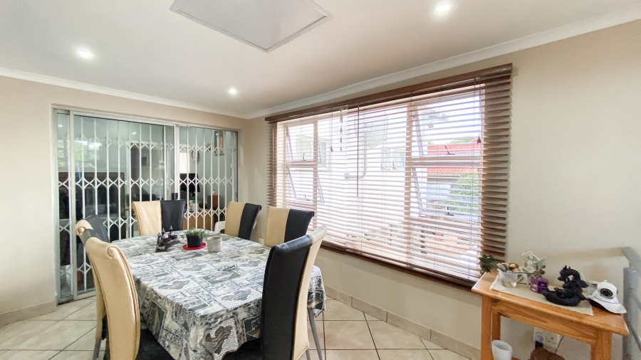 3 Bedroom Property for Sale in Linmeyer Gauteng