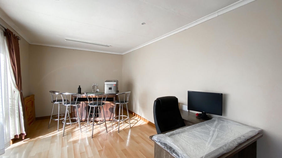 3 Bedroom Property for Sale in Linmeyer Gauteng