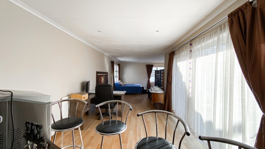 3 Bedroom Property for Sale in Linmeyer Gauteng