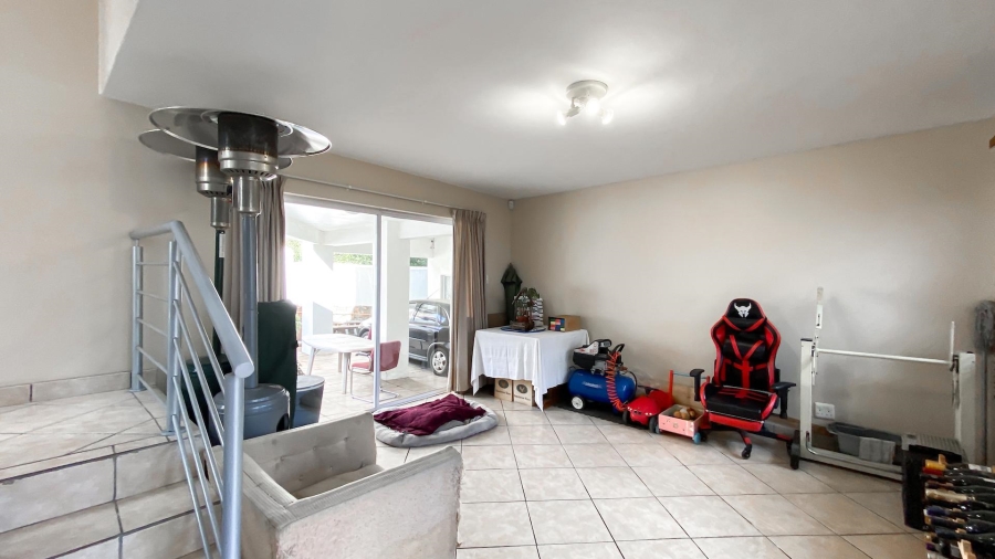 3 Bedroom Property for Sale in Linmeyer Gauteng