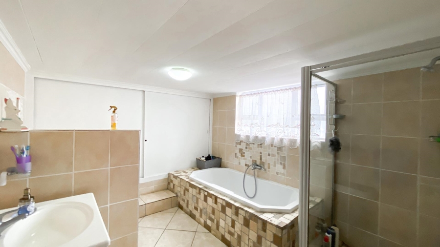 3 Bedroom Property for Sale in Linmeyer Gauteng
