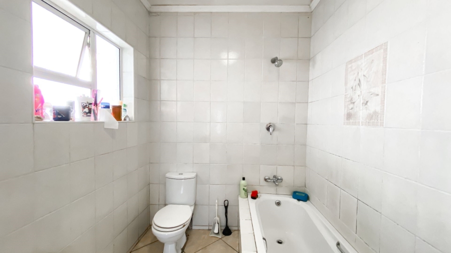 3 Bedroom Property for Sale in Linmeyer Gauteng