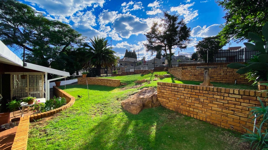 3 Bedroom Property for Sale in Linmeyer Gauteng