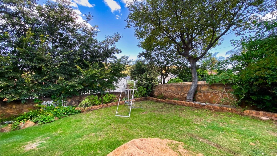 3 Bedroom Property for Sale in Linmeyer Gauteng