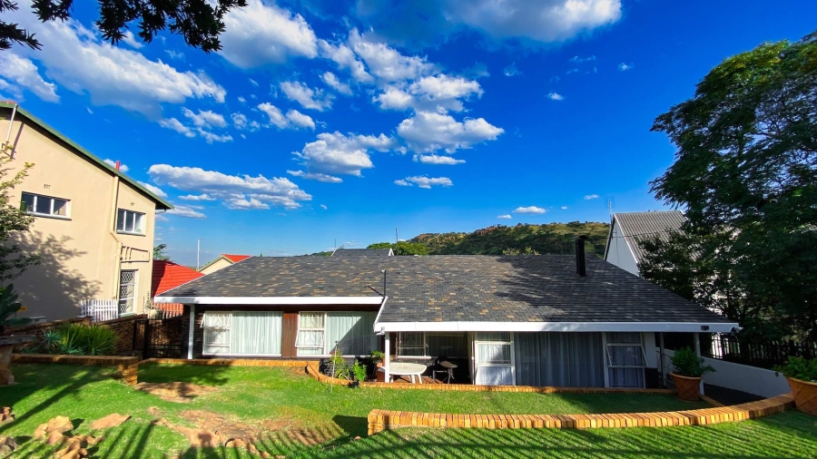 3 Bedroom Property for Sale in Linmeyer Gauteng