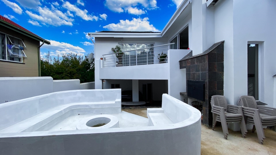 3 Bedroom Property for Sale in Linmeyer Gauteng