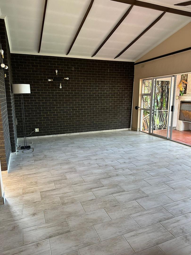 To Let 4 Bedroom Property for Rent in Wendywood Gauteng