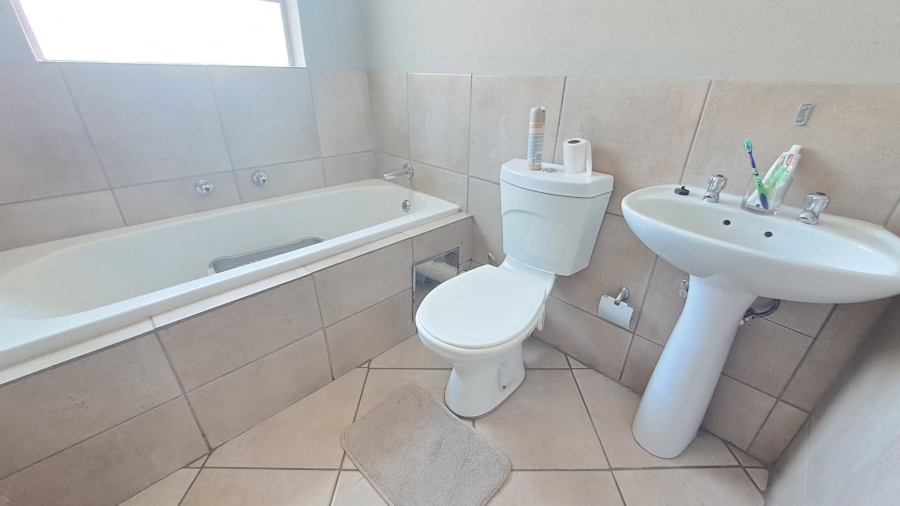 2 Bedroom Property for Sale in Albertsdal Gauteng