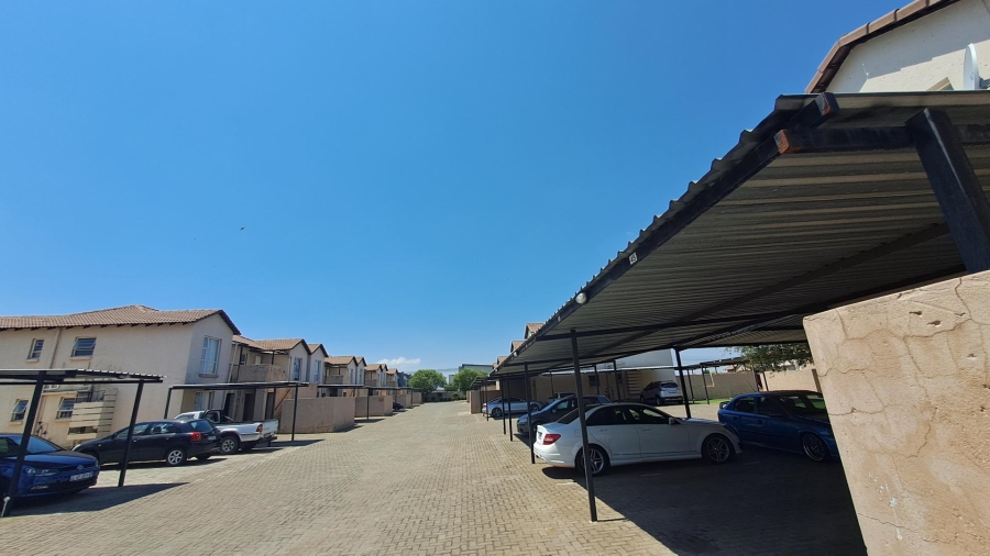 2 Bedroom Property for Sale in Albertsdal Gauteng