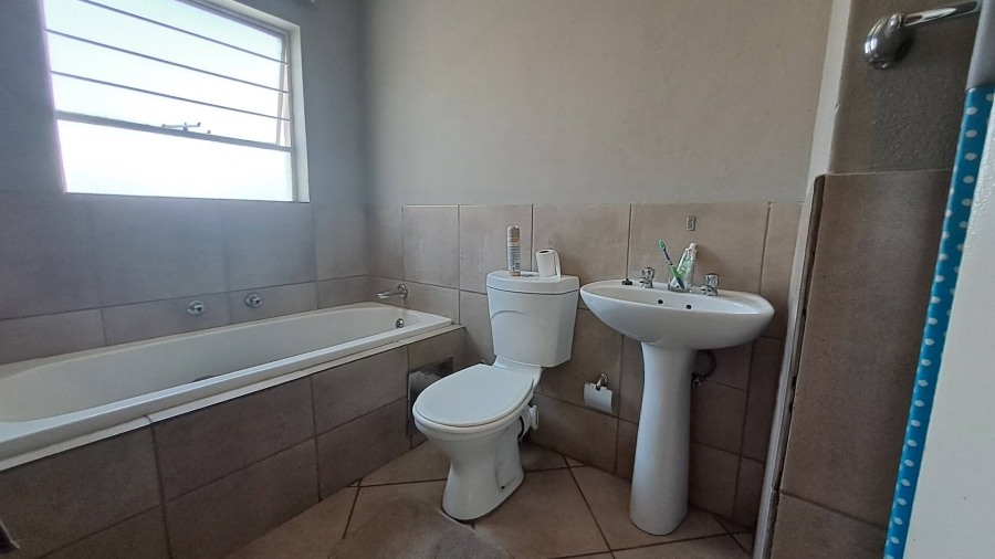 2 Bedroom Property for Sale in Albertsdal Gauteng