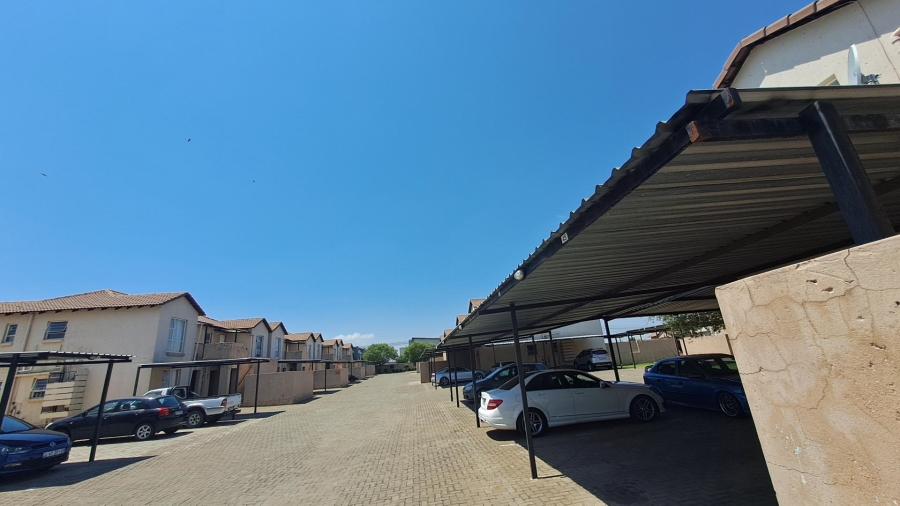 2 Bedroom Property for Sale in Albertsdal Gauteng