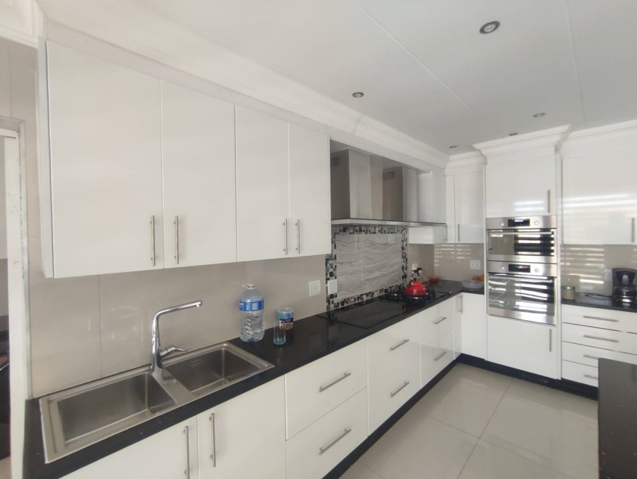 4 Bedroom Property for Sale in Rua Vista Gauteng