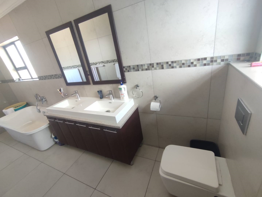 4 Bedroom Property for Sale in Rua Vista Gauteng