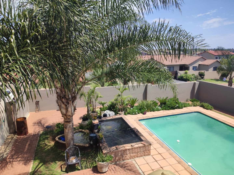 4 Bedroom Property for Sale in Rua Vista Gauteng