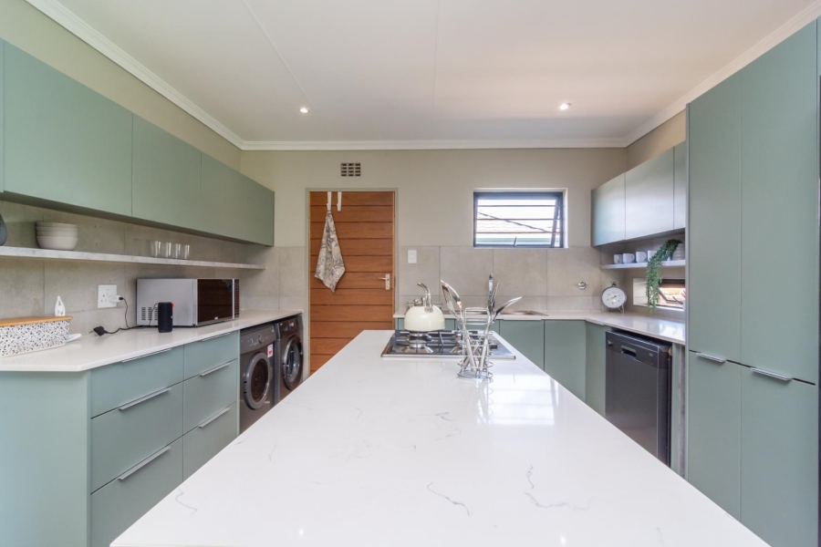 3 Bedroom Property for Sale in Lion Pride Gauteng