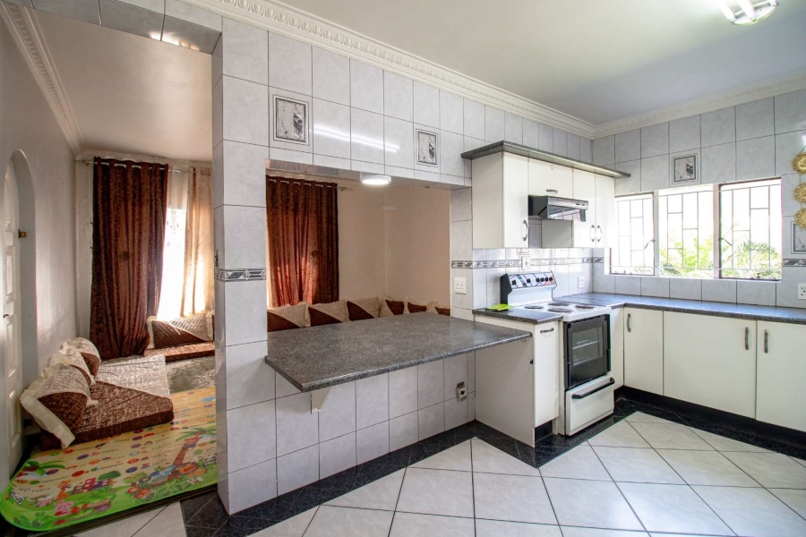 6 Bedroom Property for Sale in Bakerton Gauteng