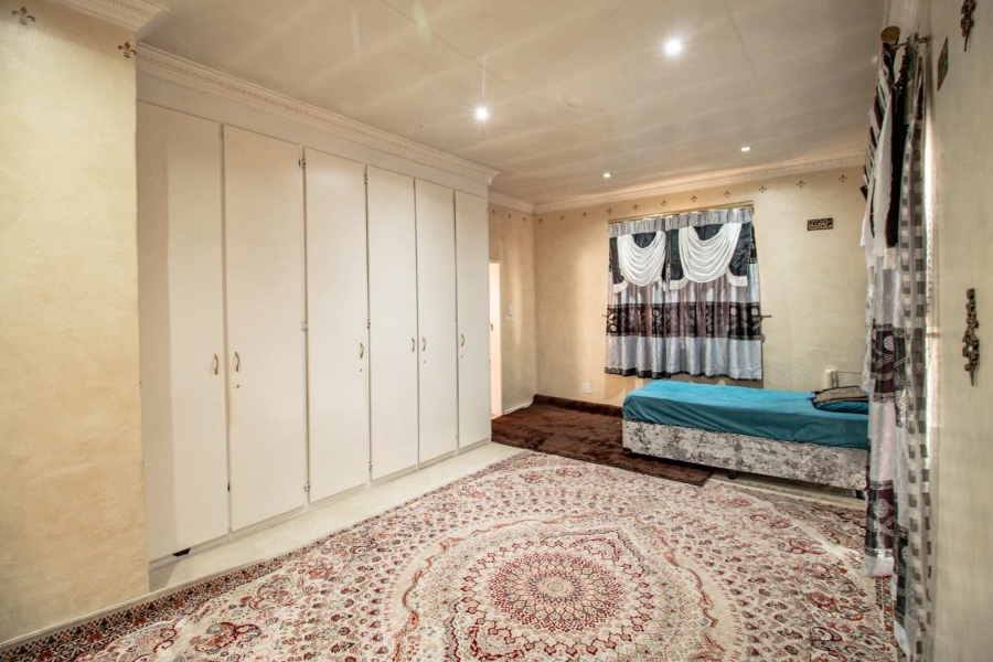 6 Bedroom Property for Sale in Bakerton Gauteng