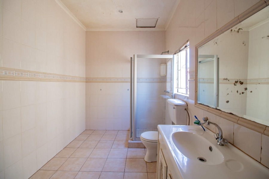 6 Bedroom Property for Sale in Bakerton Gauteng