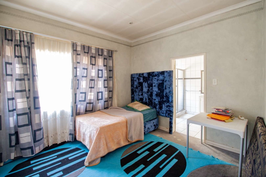6 Bedroom Property for Sale in Bakerton Gauteng