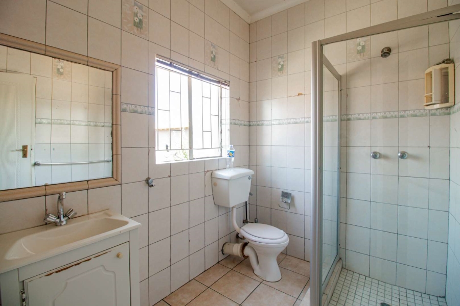6 Bedroom Property for Sale in Bakerton Gauteng