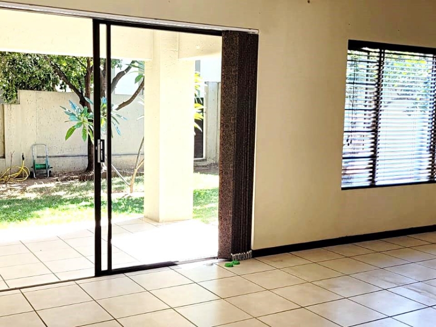 To Let 2 Bedroom Property for Rent in Maroeladal Gauteng