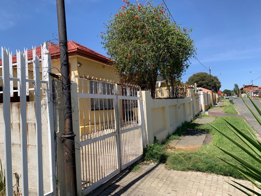 10 Bedroom Property for Sale in Regents Park Gauteng