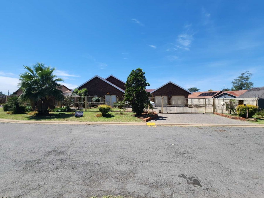 4 Bedroom Property for Sale in Mayberry Park Gauteng