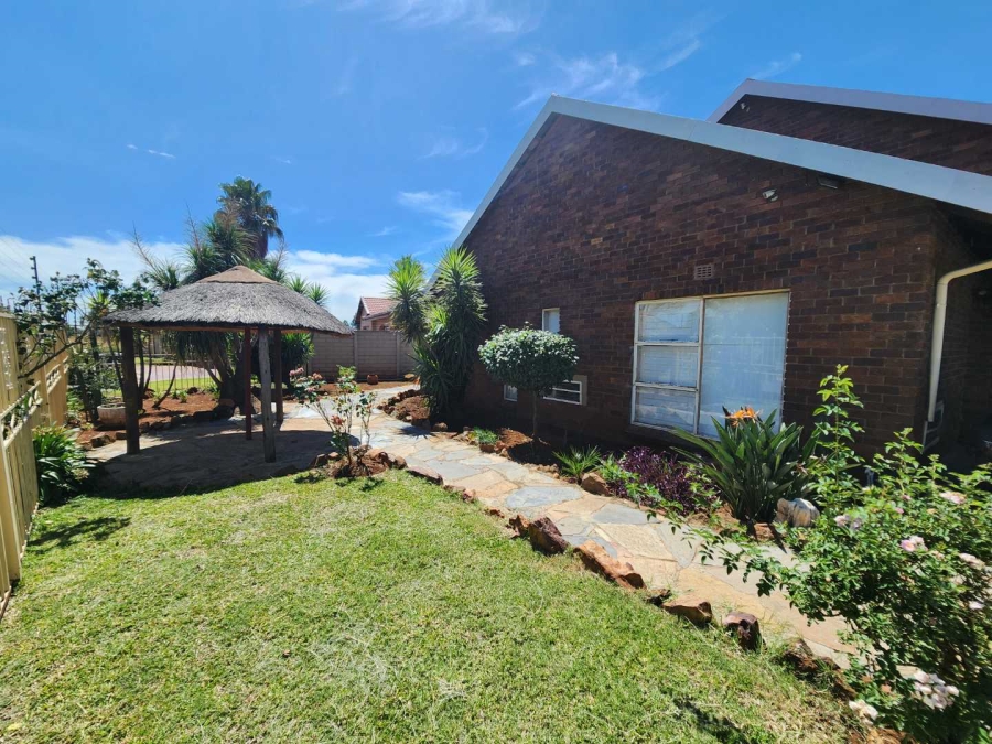 4 Bedroom Property for Sale in Mayberry Park Gauteng