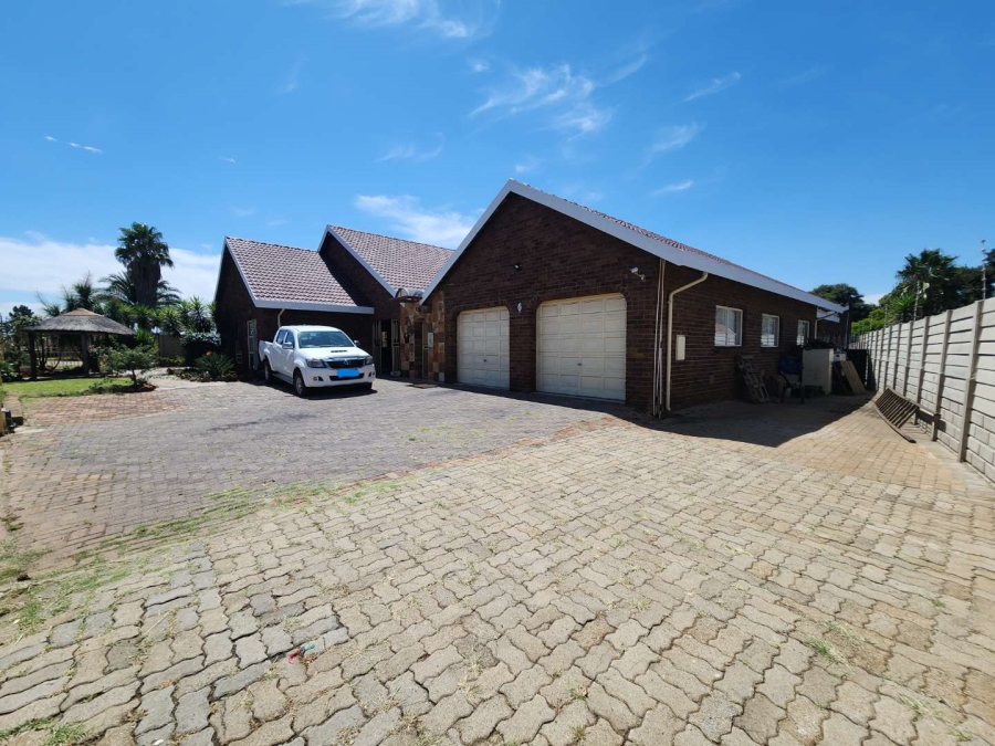 4 Bedroom Property for Sale in Mayberry Park Gauteng
