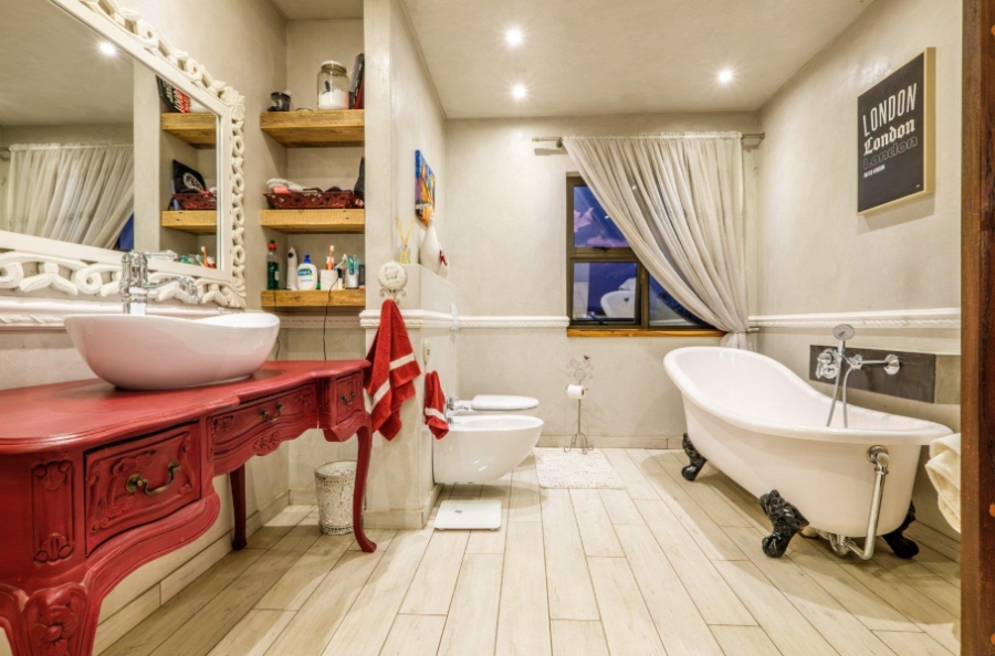 9 Bedroom Property for Sale in Glenvista Gauteng