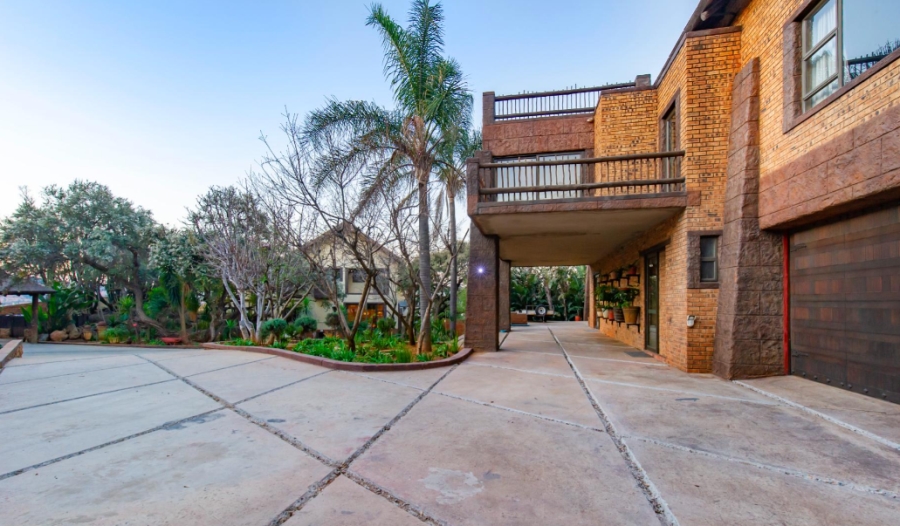 9 Bedroom Property for Sale in Glenvista Gauteng