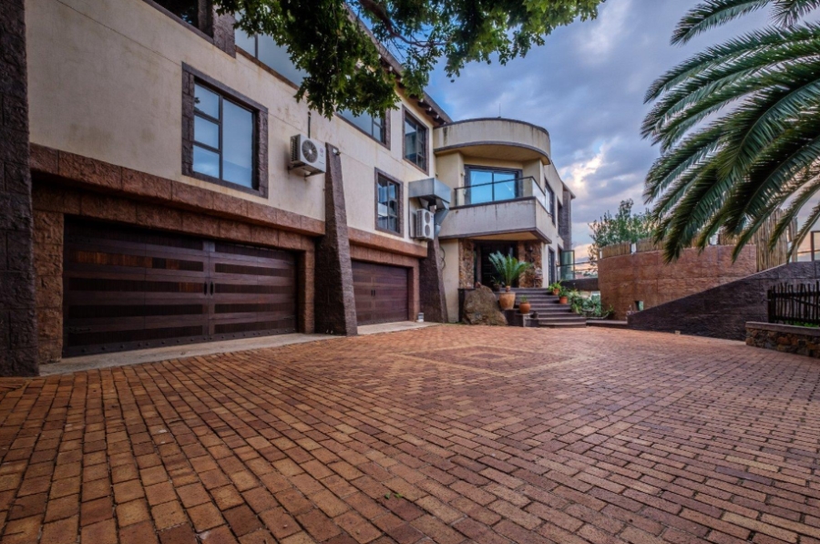 9 Bedroom Property for Sale in Glenvista Gauteng