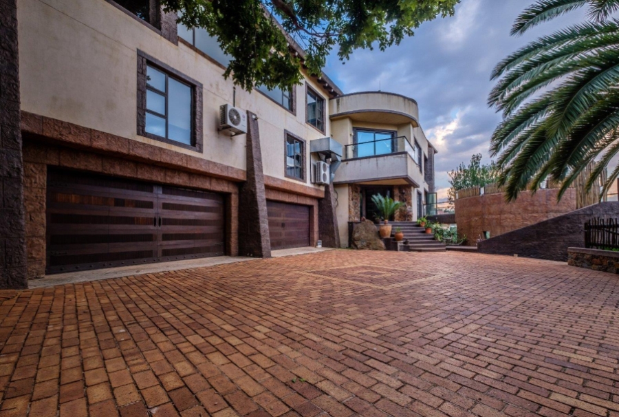 9 Bedroom Property for Sale in Glenvista Gauteng