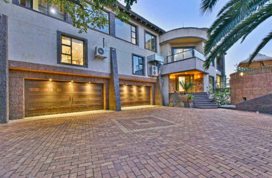 9 Bedroom Property for Sale in Glenvista Gauteng