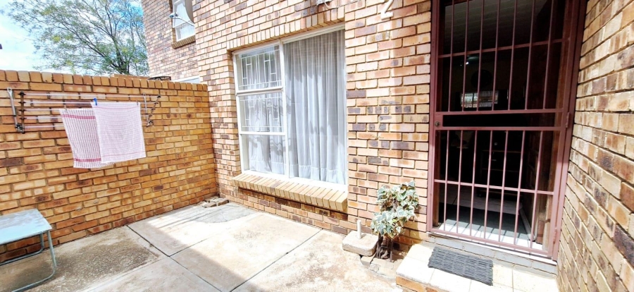 3 Bedroom Property for Sale in New Redruth Gauteng
