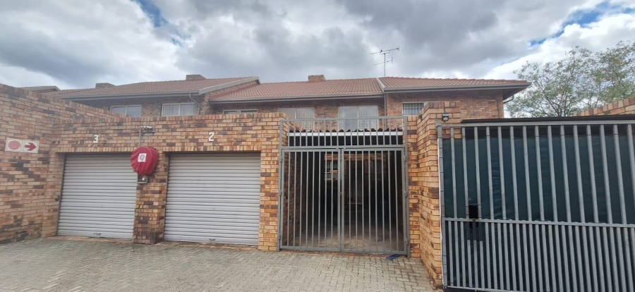 3 Bedroom Property for Sale in New Redruth Gauteng