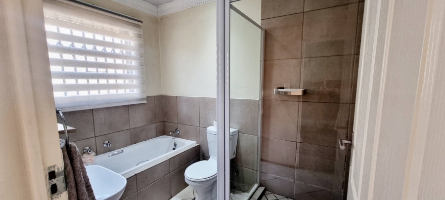 3 Bedroom Property for Sale in Albertsdal Gauteng